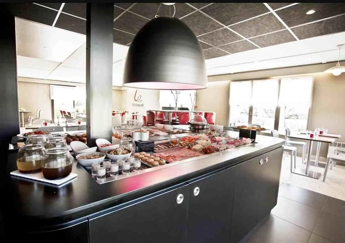 Brit Hotel Dinan - Taden 3*,